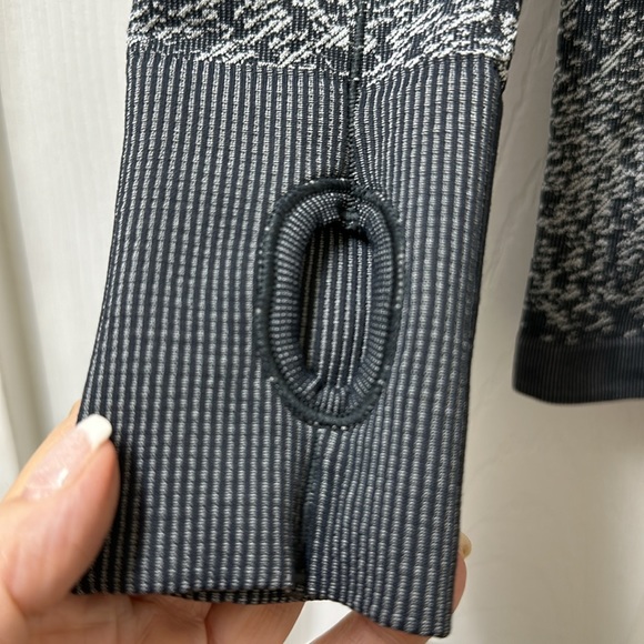 LIKE NEW! Ivivva Fly Tech Long Sleeve Top - Picture 6 of 11